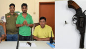 কুমিল্লা ডিবি পুলিশের অভিযানে ইসলাম হত্যা মামলার আসামী অস্ত্র সহ গ্রেফতার