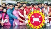 প্রতিষ্ঠাবার্ষিকীতে বঙ্গবন্ধুর প্রতিকৃতিতে ছাত্রলীগের শ্রদ্ধা