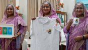 বাংলা কনসার্টের টি-শার্ট, মগ ও পোস্টার হাতে প্রধানমন্ত্রী