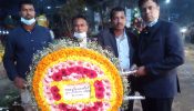 ভাষা শহীদের প্রতি ফুল দিয়ে শ্রদ্ধা নিবেদন করলেন বঙ্গবন্ধু কিন্ডার গার্ডেন স্কুল এন্ড কলেজ পরিশদ বাংলাদেশ কেন্দ্রীয় কমিটির সদস্যবৃন্দ।