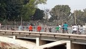 সিরাজগঞ্জে আ.লীগ-বিএনপি তুমুল সংঘর্ষ আহত ৭০