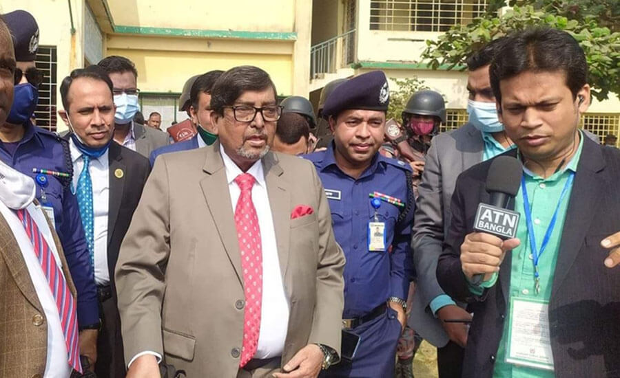 প্রিজাইডিং অফিসারের সামনে সিল মারছে, আমি হতাশ : ইসি মাহবুব
