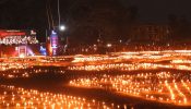 নড়াইলে ভাষাশহীদদের স্মরণে লাখো মোমবাতি প্রজ্বালন