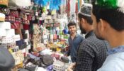টুপি-আতর-জায়নামাজের দোকানে মুসল্লিদের ভিড়